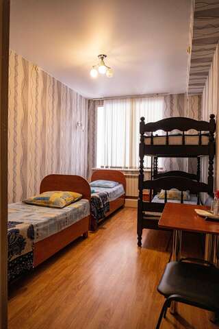 Гостиница Гранд Чебоксары Классический четырехместный номер-1